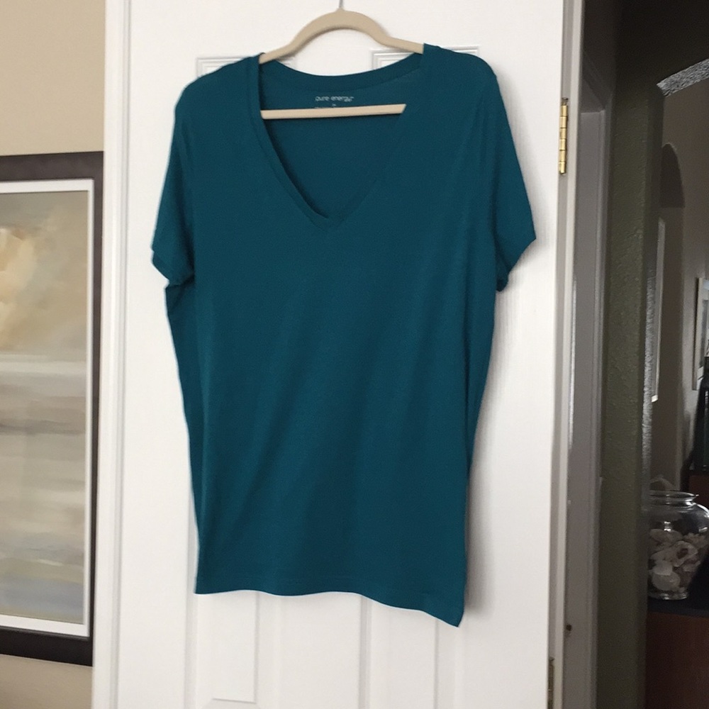 Short-sleeve V-neck T-shirt